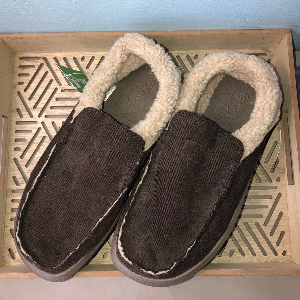 Sanuk mens size 8 brown slippers new with tags